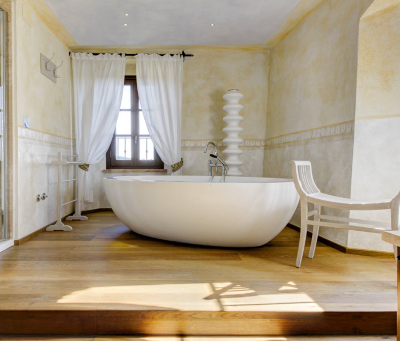 Villa Cecconi ensuite with free-standing tub