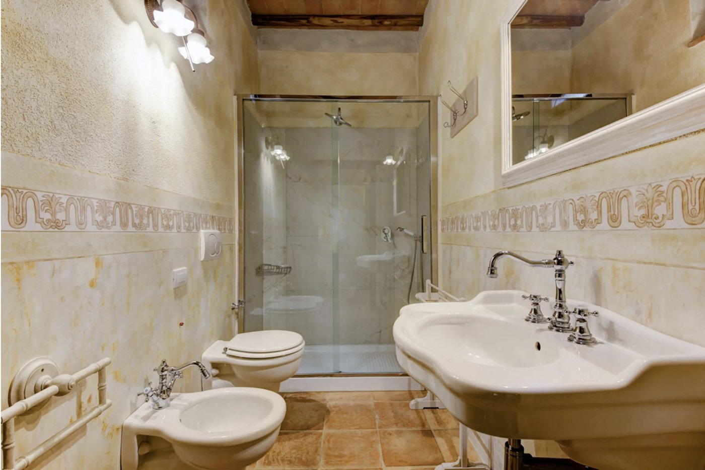 Another villa ensuite bathroom