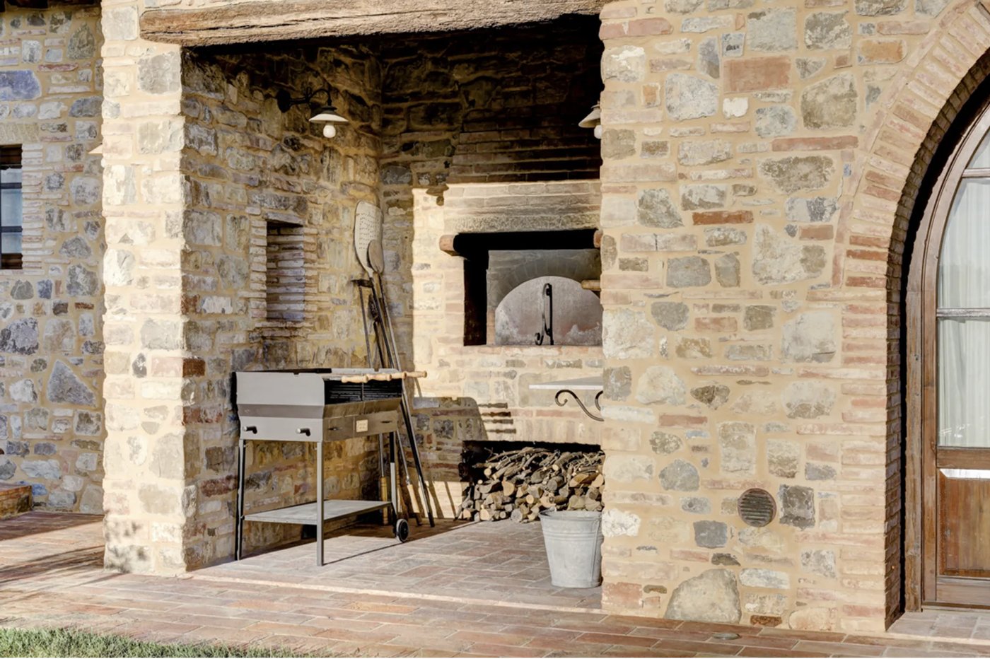 Stone pizza oven